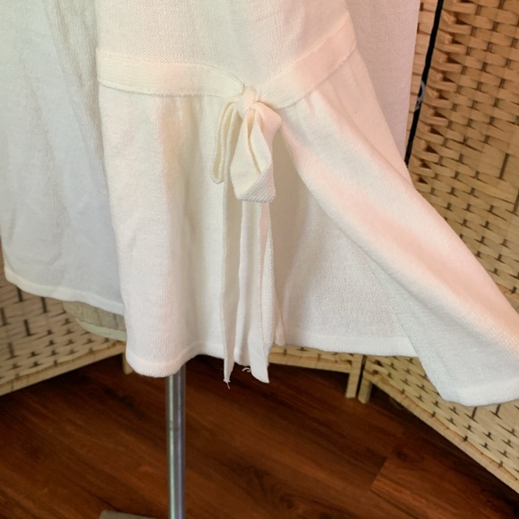 Cream, cashmere like sweater - Picture 4 of 5